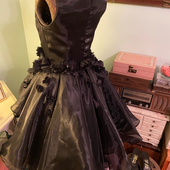 Beautiful custom made party dress.  Prom dress. Short and sassy! - Picture 3 of 6